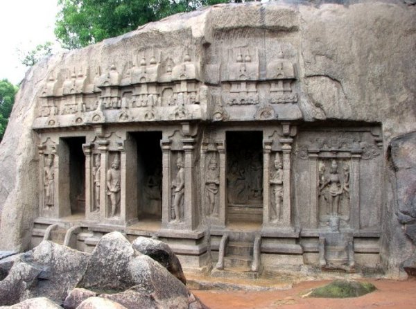 Trimurti Mandpam, Mahabalipuram